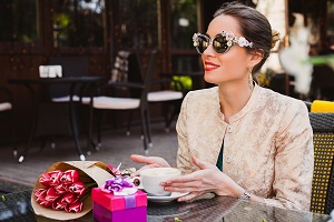 Rich Women Dating Guide for Ambitious Men